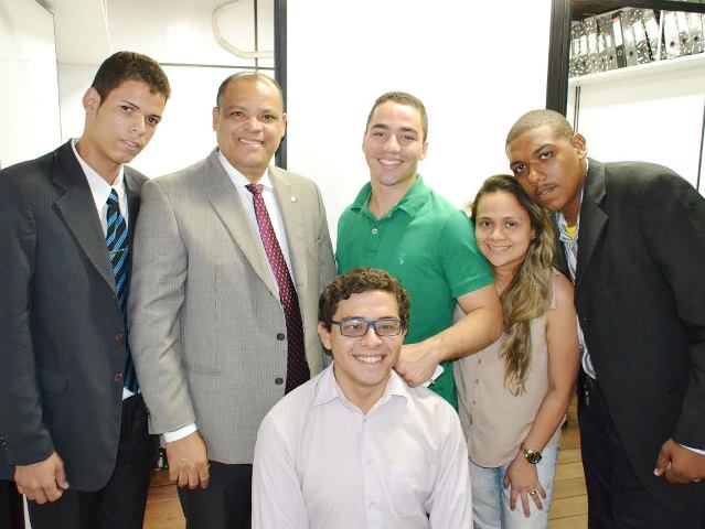 Vereador Alfredo Santana recebe membros do Parlamento Jovem do Recife