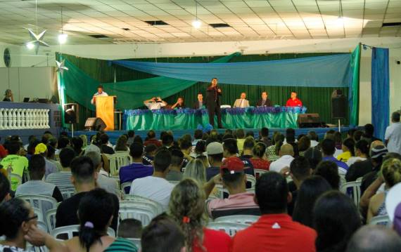 Vereador Marcio e secretário Madeira entregam medalhas em evento esportivo em Arujá