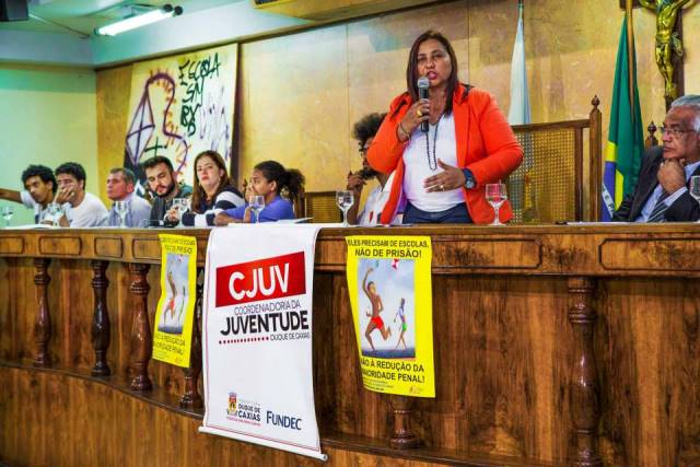 vereadora-leide-prb-debate-reducao-da-maioridade-penal-foto-ascom-26-06-15-02