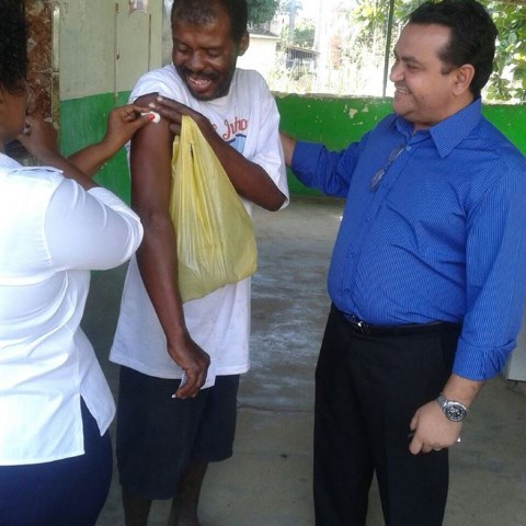 vicenildo-medeiros-prb-vacinacao-gripe-pescadores-foto-ascom-10-06-15-02