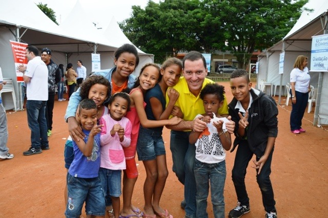 Ação social promovida por Vinicius Carvalho leva serviços gratuitos à comunidade do Jardim Nazaré