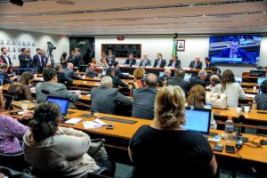 Deputado debate acordo entre Anatel e Vivo para conversão de dívidas em investimentos