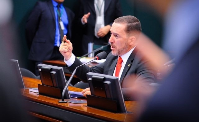 Para alterar limite de velocidade, Vinicius Carvalho propõe estudo prévio obrigatório