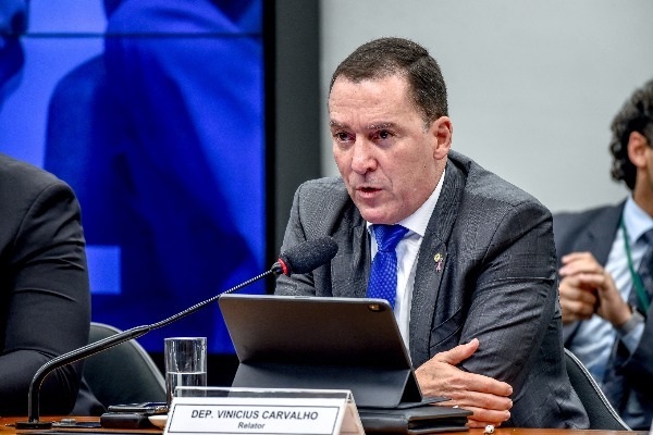 Aprovado relatório de Vinicius Carvalho sobre a reforma dos militares