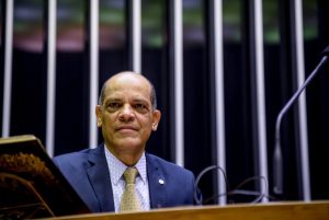 Câmara realiza sessão solene em homenagem aos idosos