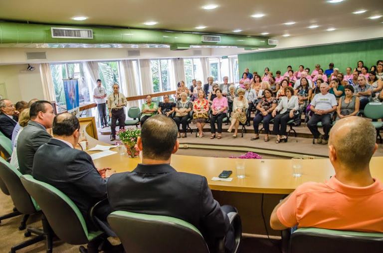 Idosas recebem homenagem inédita