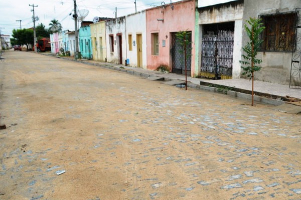 weber-araujo-prefeito-prb-russas-ce-inaugura-pavimentacao-de-rua-foto-ascom-31-05-2017