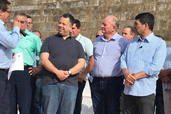 Wellington Moura participa de inauguração de quadra society em Taguaí (SP)