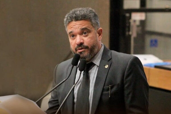 William Brigido alerta sobre alto índice de evasão escolar em PE