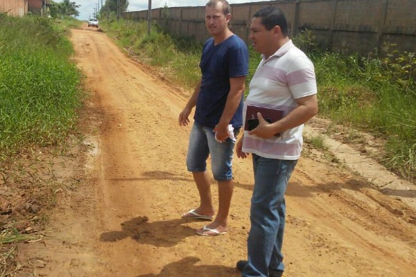 Vereador Tim acompanha obras em bairro de Cacoal (RO)