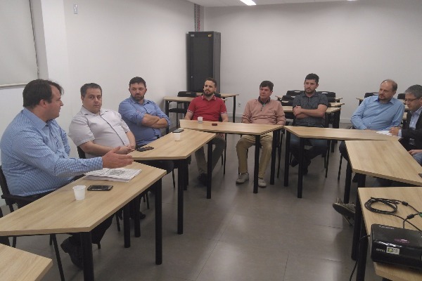 Vereador Aldinei Potelecki visita núcleos de tecnologia de Criciúma (SC)