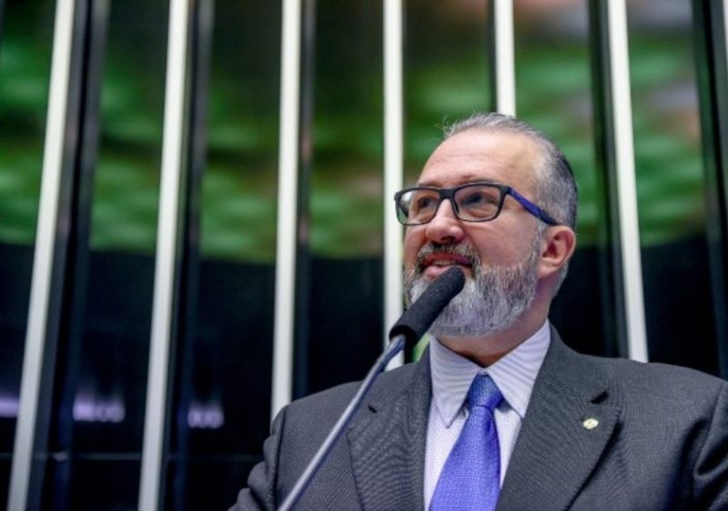 Aroldo Martins propõe alteração em lei para preservar saúde de atletas