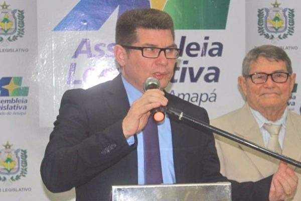 Jory Oeiras propõe a inclusão da educação financeira ao currículo das escolas do Amapá