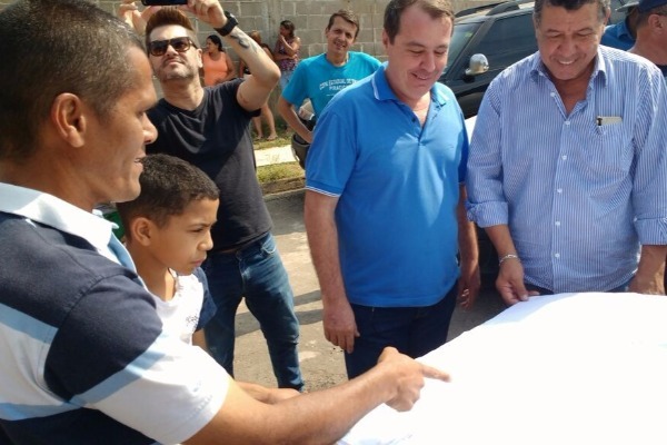 Marcos Abdala acompanha início de obras em bairros de Piracicaba (SP)