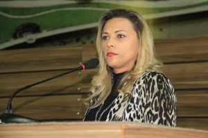 Patriciana Guimarães usa tribuna para cobra melhorias em Maruanum e região