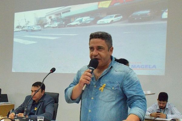 Robson Magela questiona Copasa sobre venda da sede da empresa em Araxá