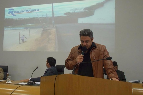 Robson Magela pede providências da prefeitura para rua em Araxá