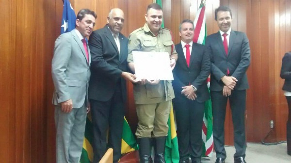 Vereador Rogério Cruz presta homenagem aos bombeiros militares de Goiânia (GO)