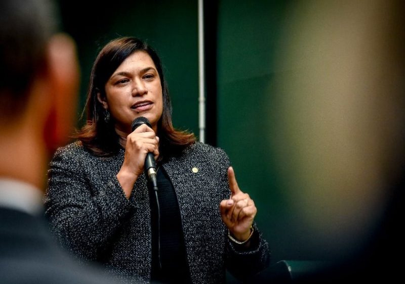 Deputada Maria Rosas cuida de crianças e mulheres por meio de emenda