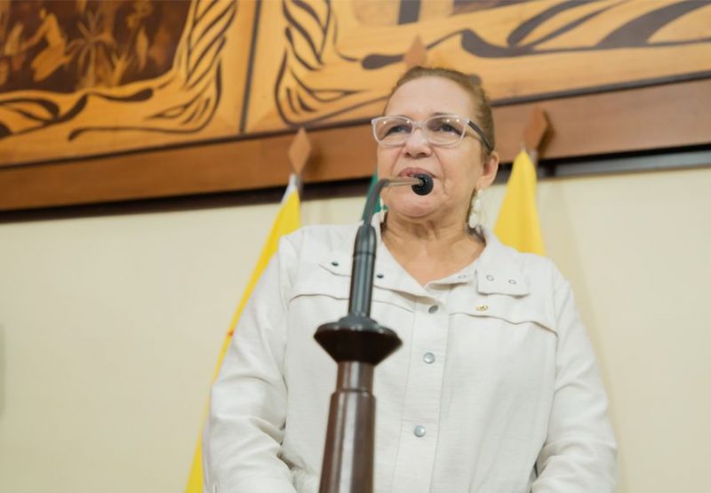 Doutora Juliana pede criação de programa de atenção aos idosos