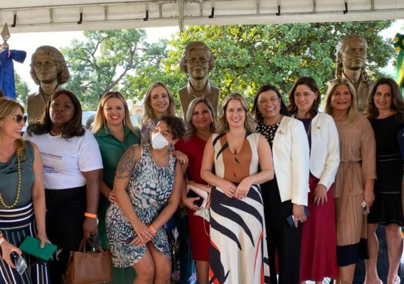 Cristiane Britto realiza ações pelo fim da violência contra as mulheres