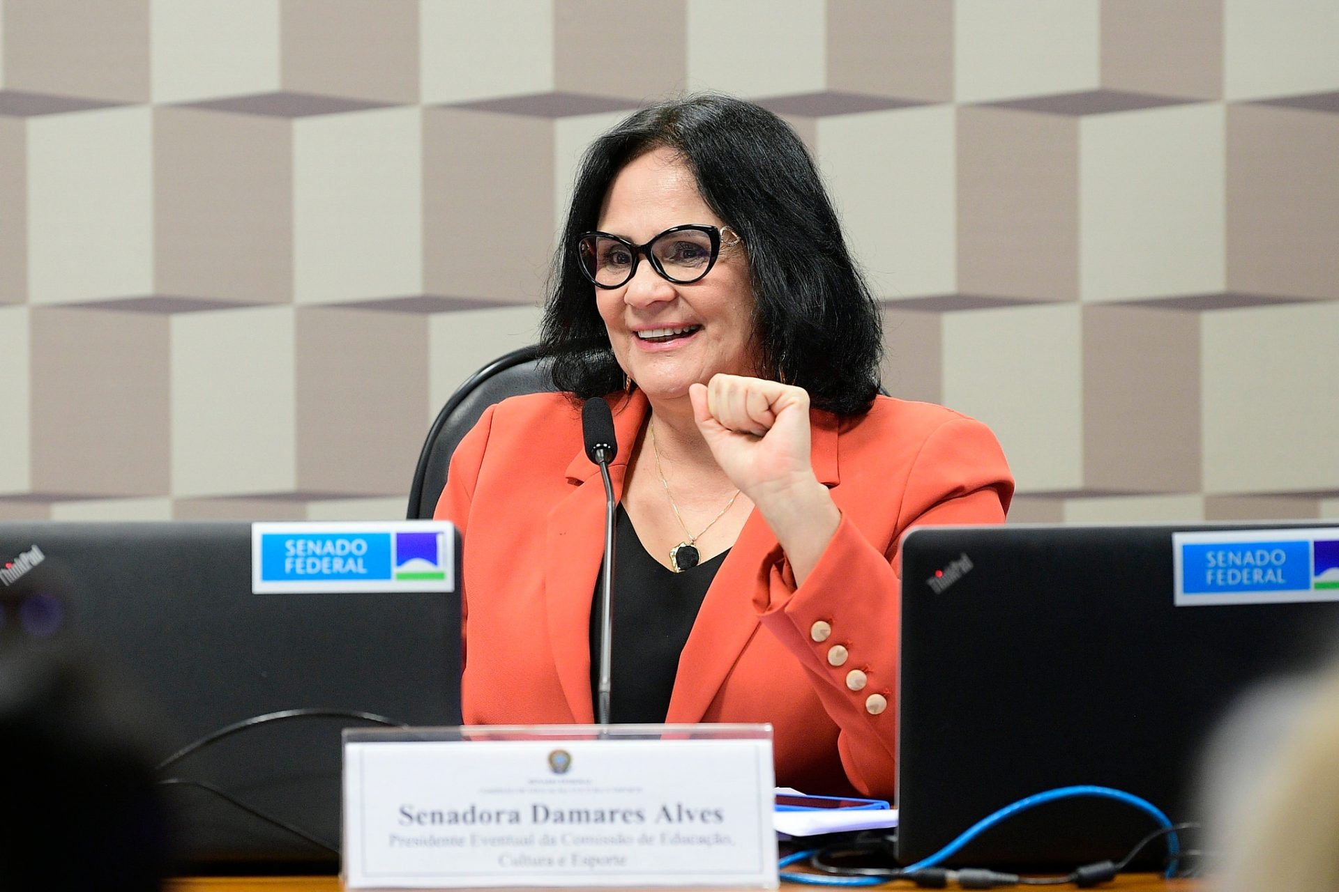 Saiba qual é o primeiro projeto de lei da senadora Damares Alves